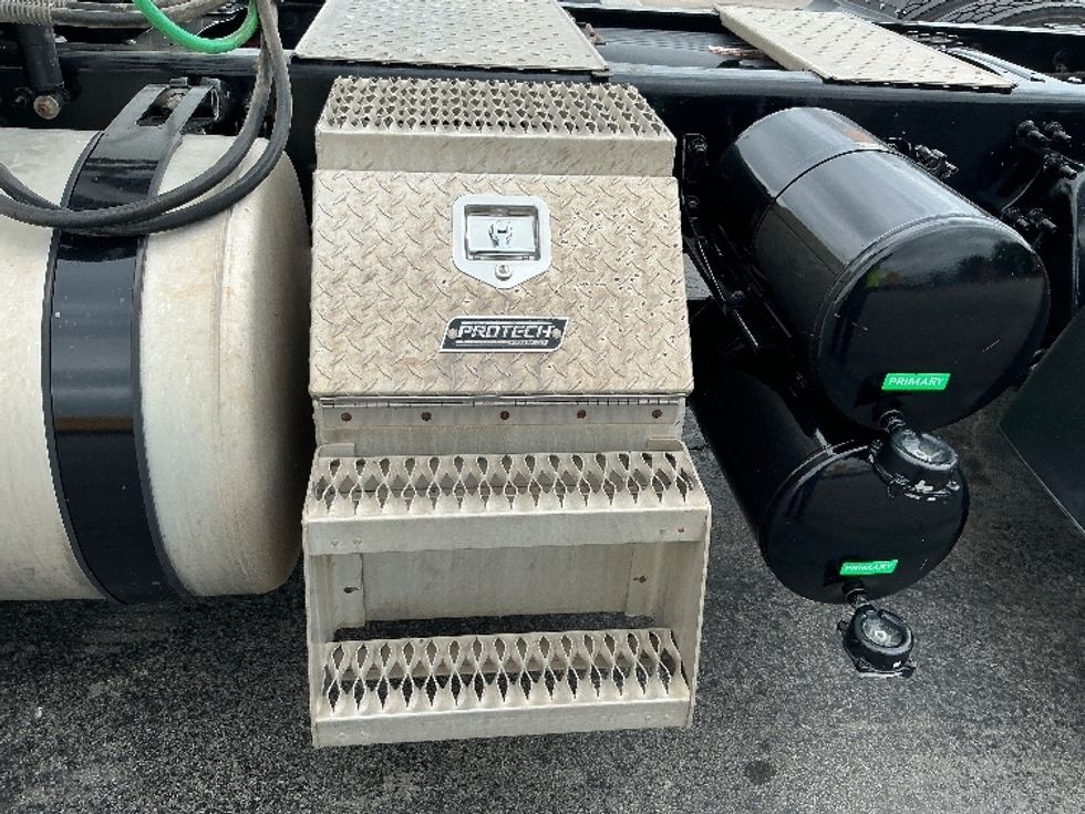 Day Cab Tractor-Heavy Duty Tractors-Freightliner-2022-T12664ST-Tulsa-OK-223,875\n\t\tmiles-$ 80,500 - Image 17