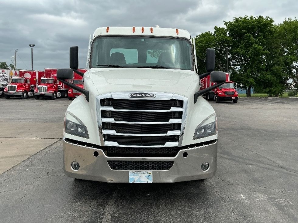 Day Cab Tractor-Heavy Duty Tractors-Freightliner-2022-T12664ST-Tulsa-OK-223,875\n\t\tmiles-$ 80,500 - Image 2