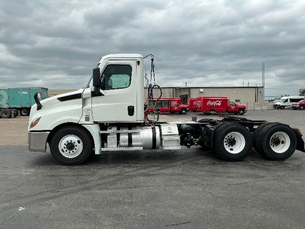 Day Cab Tractor-Heavy Duty Tractors-Freightliner-2022-T12664ST-Tulsa-OK-223,875\n\t\tmiles-$ 80,500 - Image 4