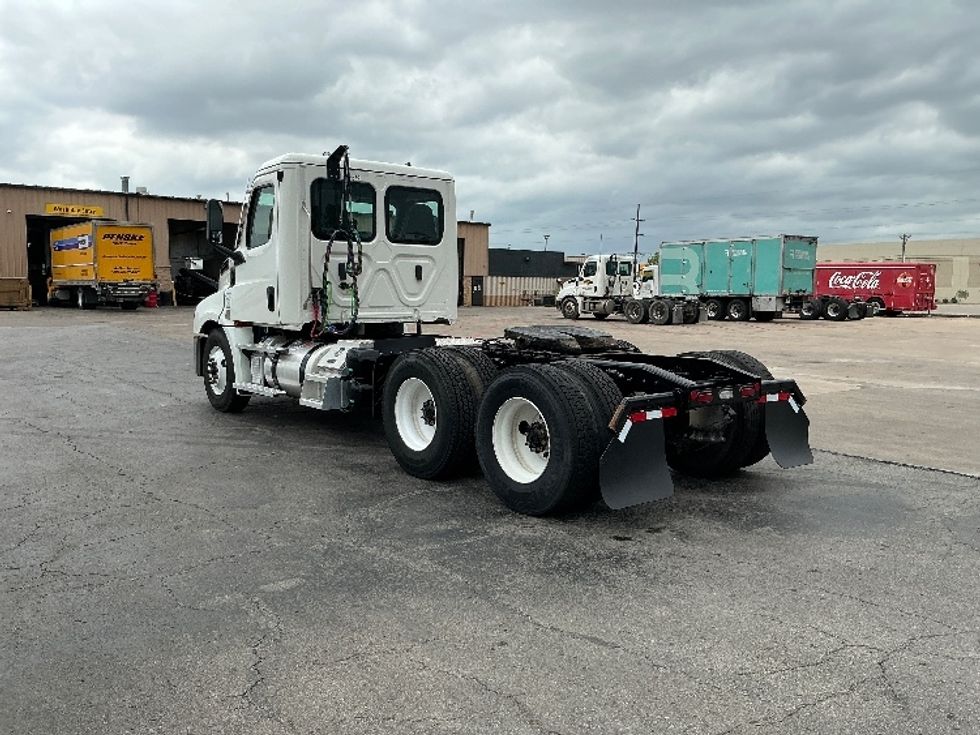 Day Cab Tractor-Heavy Duty Tractors-Freightliner-2022-T12664ST-Tulsa-OK-223,875\n\t\tmiles-$ 80,500 - Image 5