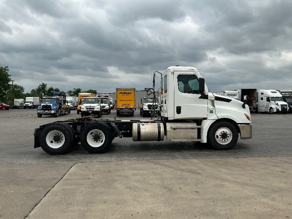 Day Cab Tractor-Heavy Duty Tractors-Freightliner-2022-T12664ST-Tulsa-OK-223,875\n\t\tmiles-$ 80,500 - Image 8