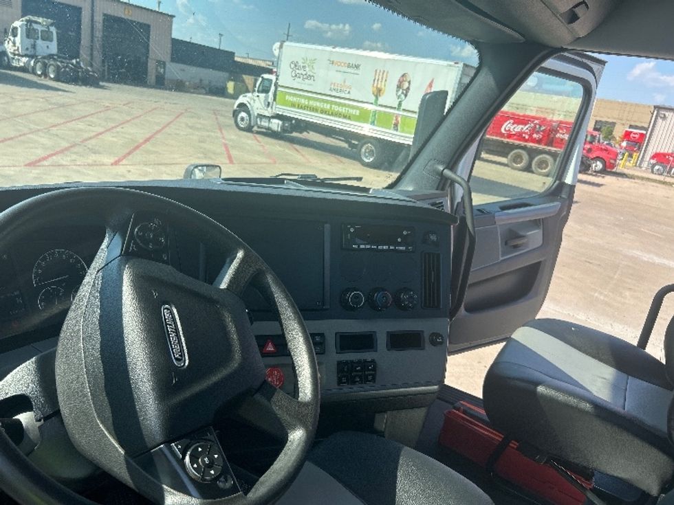 Day Cab Tractor-Heavy Duty Tractors-Freightliner-2022-T12664ST-Tulsa-OK-243,224\n\t\tmiles-$ 77,250 - Image 10
