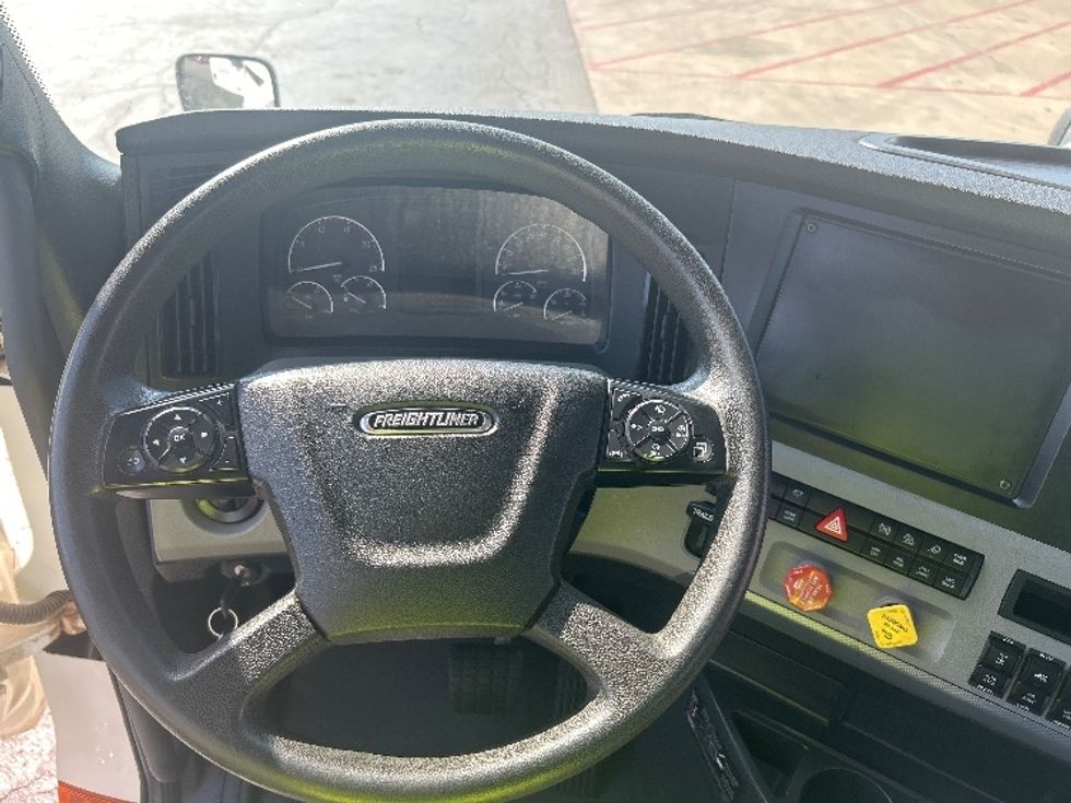 Day Cab Tractor-Heavy Duty Tractors-Freightliner-2022-T12664ST-Tulsa-OK-243,224\n\t\tmiles-$ 77,250 - Image 11