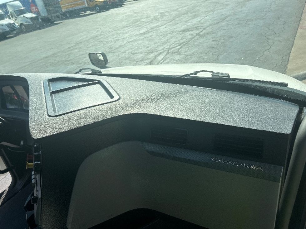 Day Cab Tractor-Heavy Duty Tractors-Freightliner-2022-T12664ST-Tulsa-OK-243,224\n\t\tmiles-$ 77,250 - Image 13