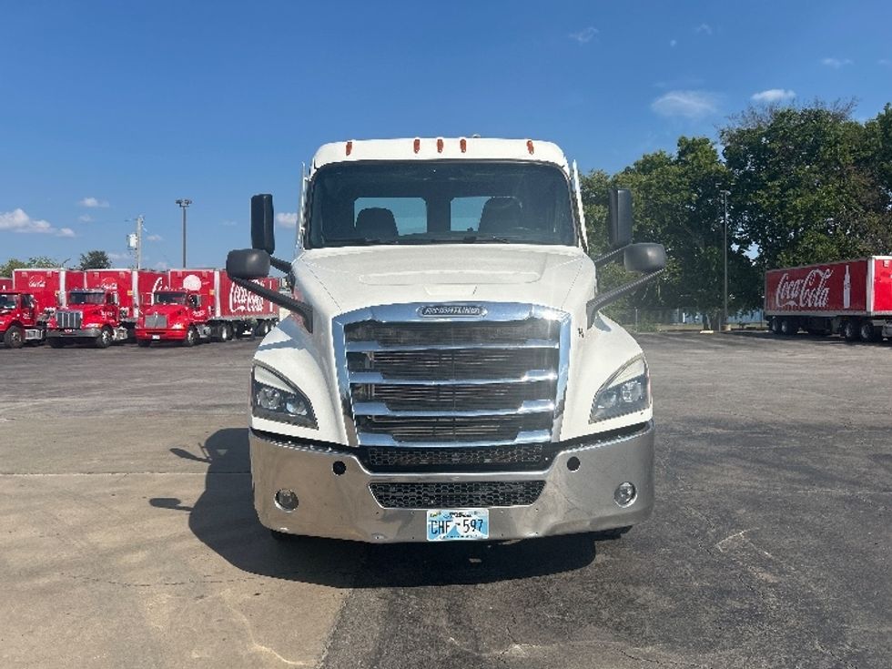 Day Cab Tractor-Heavy Duty Tractors-Freightliner-2022-T12664ST-Tulsa-OK-243,224\n\t\tmiles-$ 77,250 - Image 2