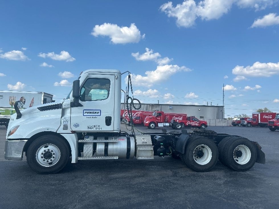 Day Cab Tractor-Heavy Duty Tractors-Freightliner-2022-T12664ST-Tulsa-OK-243,224\n\t\tmiles-$ 77,250 - Image 4