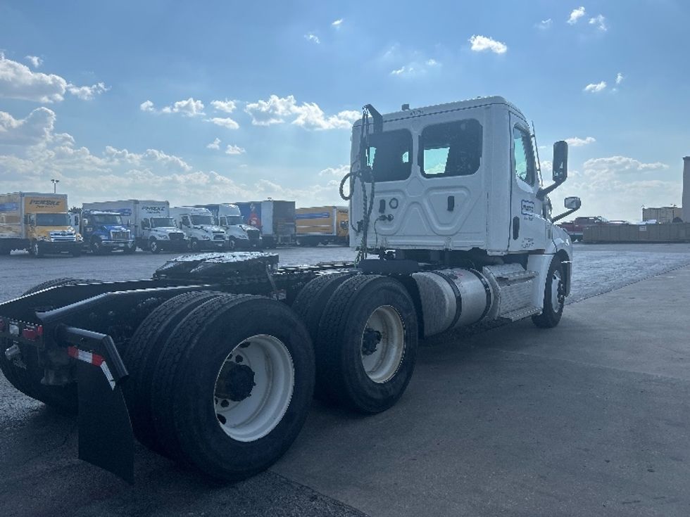 Day Cab Tractor-Heavy Duty Tractors-Freightliner-2022-T12664ST-Tulsa-OK-243,224\n\t\tmiles-$ 77,250 - Image 7