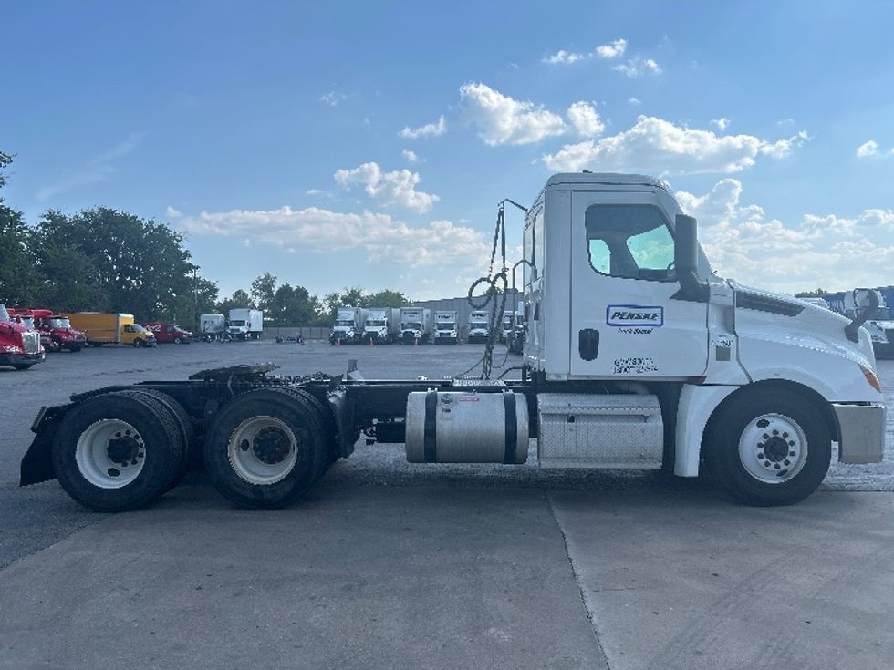 Day Cab Tractor-Heavy Duty Tractors-Freightliner-2022-T12664ST-Tulsa-OK-243,224\n\t\tmiles-$ 77,250 - Image 8