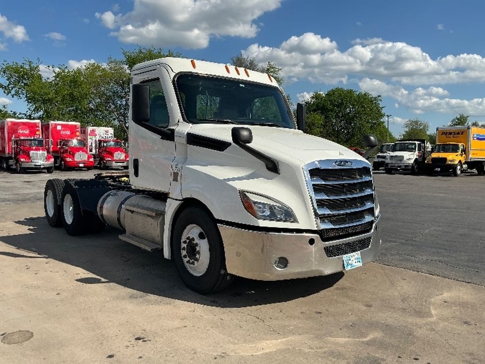Day Cab Tractor-Heavy Duty Tractors-Freightliner-2022-T12664ST-Tulsa-OK-279,176\n\t\tmiles-$ 77,750 - Image 1