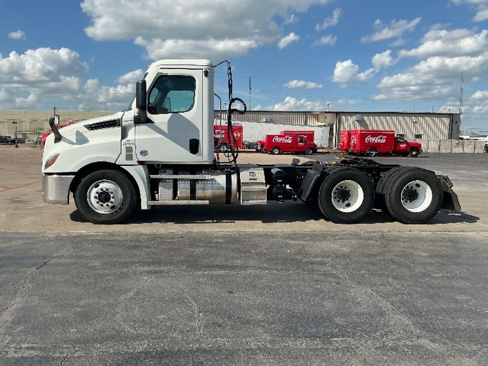 Day Cab Tractor-Heavy Duty Tractors-Freightliner-2022-T12664ST-Tulsa-OK-279,176\n\t\tmiles-$ 77,750 - Image 4