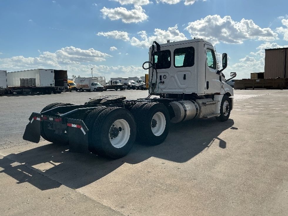 Day Cab Tractor-Heavy Duty Tractors-Freightliner-2022-T12664ST-Tulsa-OK-279,176\n\t\tmiles-$ 77,750 - Image 7