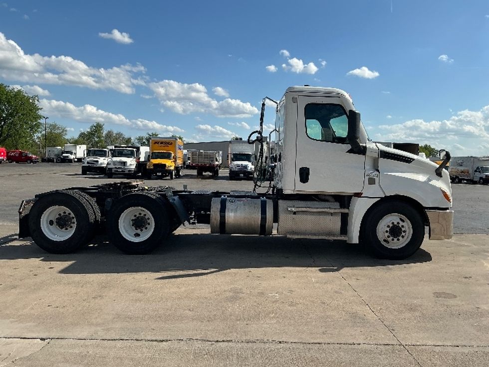 Day Cab Tractor-Heavy Duty Tractors-Freightliner-2022-T12664ST-Tulsa-OK-279,176\n\t\tmiles-$ 77,750 - Image 8