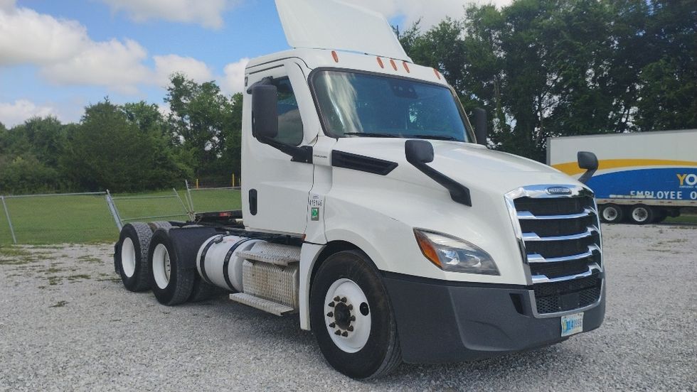 Day Cab Tractor-Heavy Duty Tractors-Freightliner-2022-T12664ST-Tuscumbia-AL-451,002\n\t\tmiles-$ 60,250 - Image 1