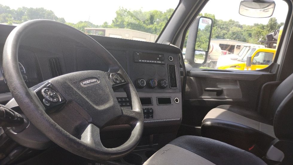 Day Cab Tractor-Heavy Duty Tractors-Freightliner-2022-T12664ST-Tuscumbia-AL-451,002\n\t\tmiles-$ 60,250 - Image 10