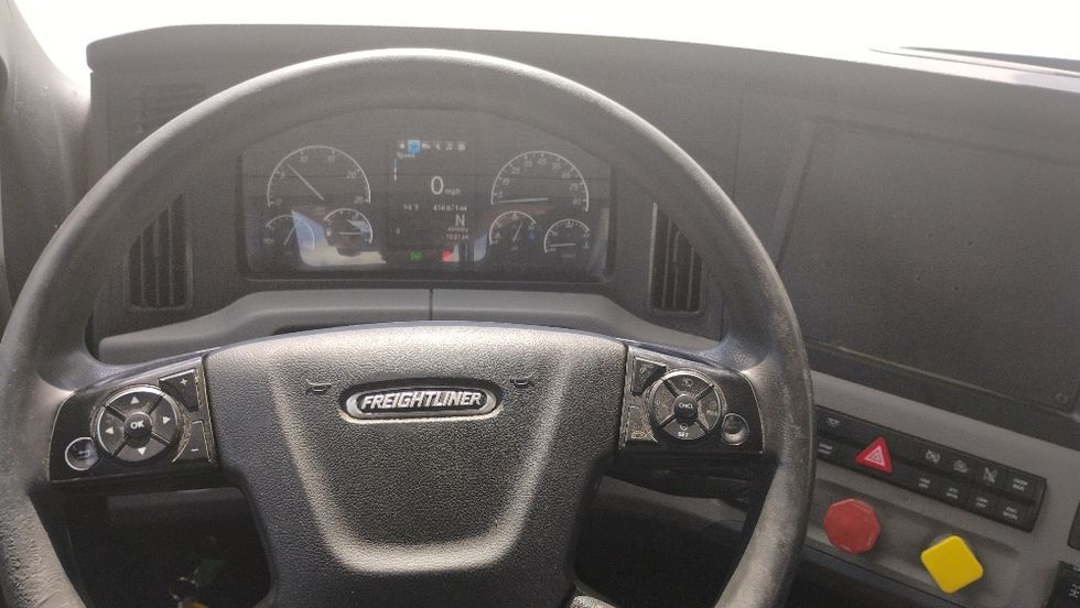 Day Cab Tractor-Heavy Duty Tractors-Freightliner-2022-T12664ST-Tuscumbia-AL-451,002\n\t\tmiles-$ 60,250 - Image 11