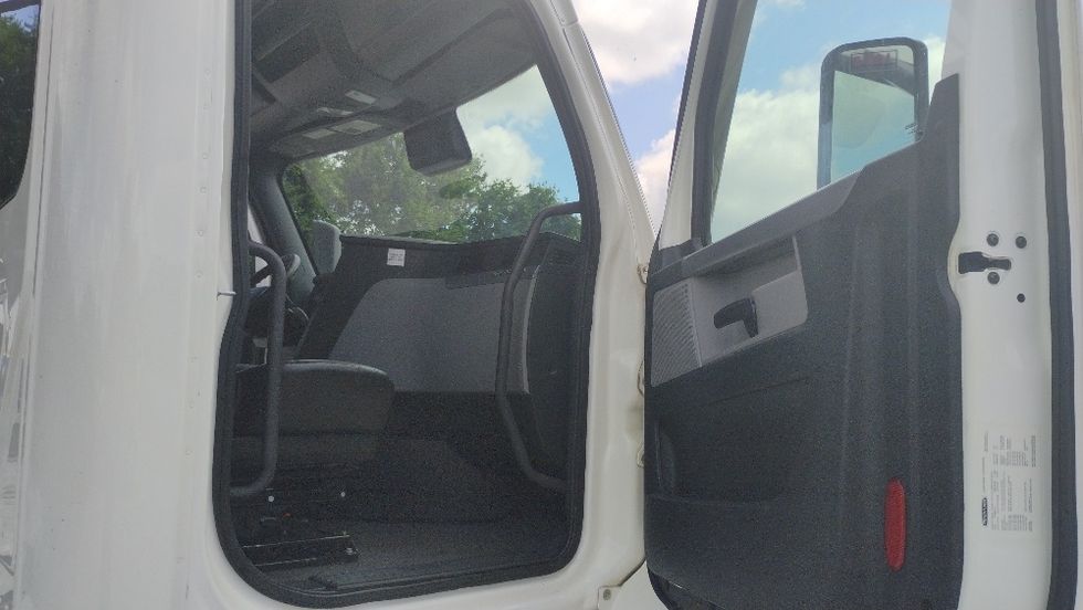 Day Cab Tractor-Heavy Duty Tractors-Freightliner-2022-T12664ST-Tuscumbia-AL-451,002\n\t\tmiles-$ 60,250 - Image 12