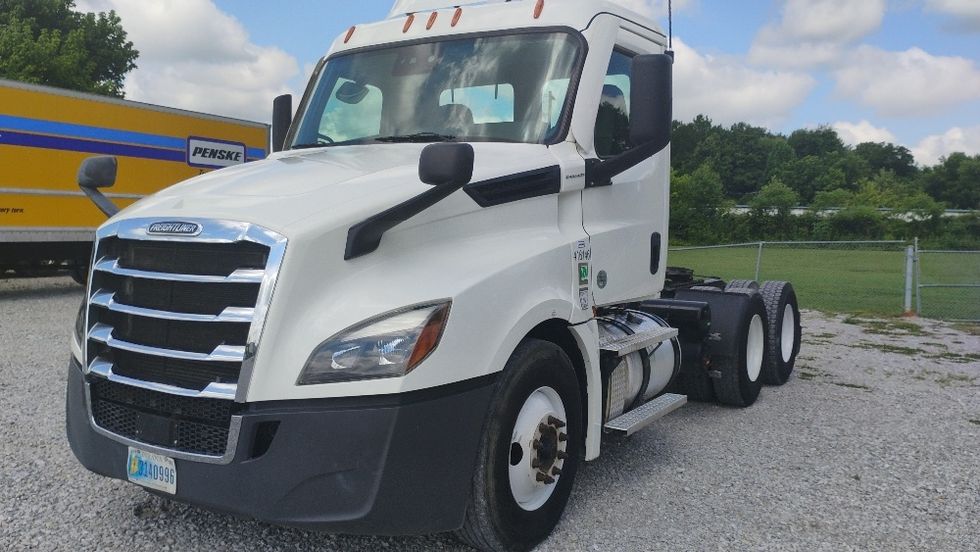 Day Cab Tractor-Heavy Duty Tractors-Freightliner-2022-T12664ST-Tuscumbia-AL-451,002\n\t\tmiles-$ 60,250 - Image 3