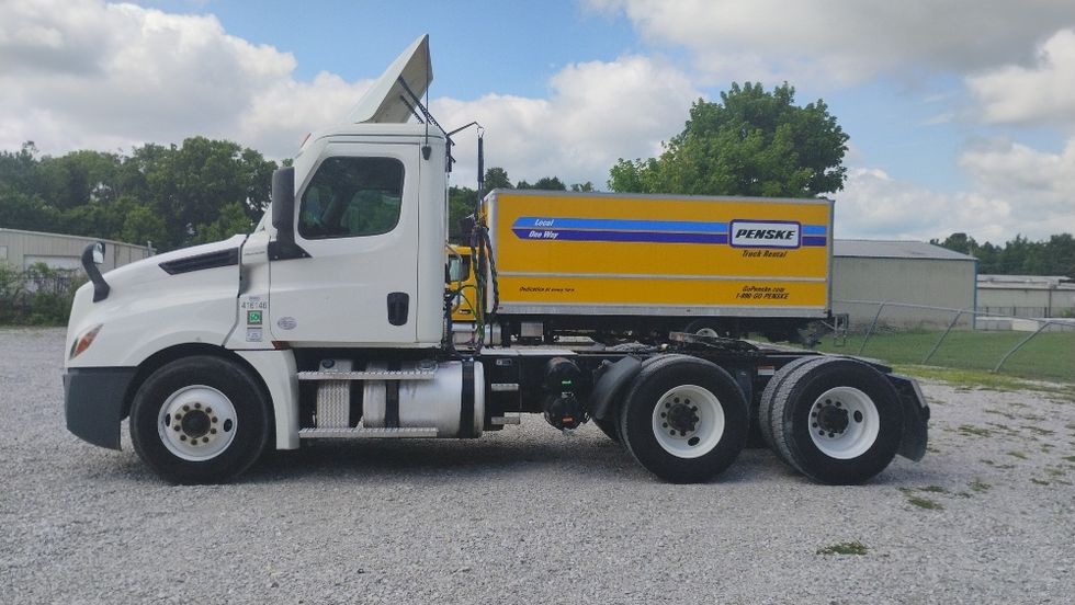 Day Cab Tractor-Heavy Duty Tractors-Freightliner-2022-T12664ST-Tuscumbia-AL-451,002\n\t\tmiles-$ 60,250 - Image 4