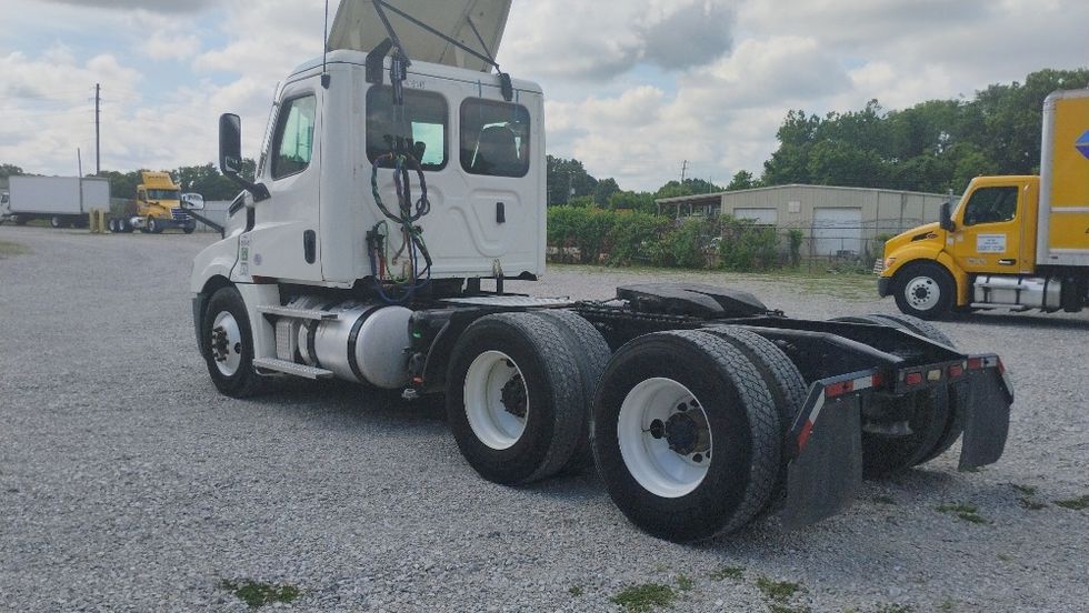 Day Cab Tractor-Heavy Duty Tractors-Freightliner-2022-T12664ST-Tuscumbia-AL-451,002\n\t\tmiles-$ 60,250 - Image 5