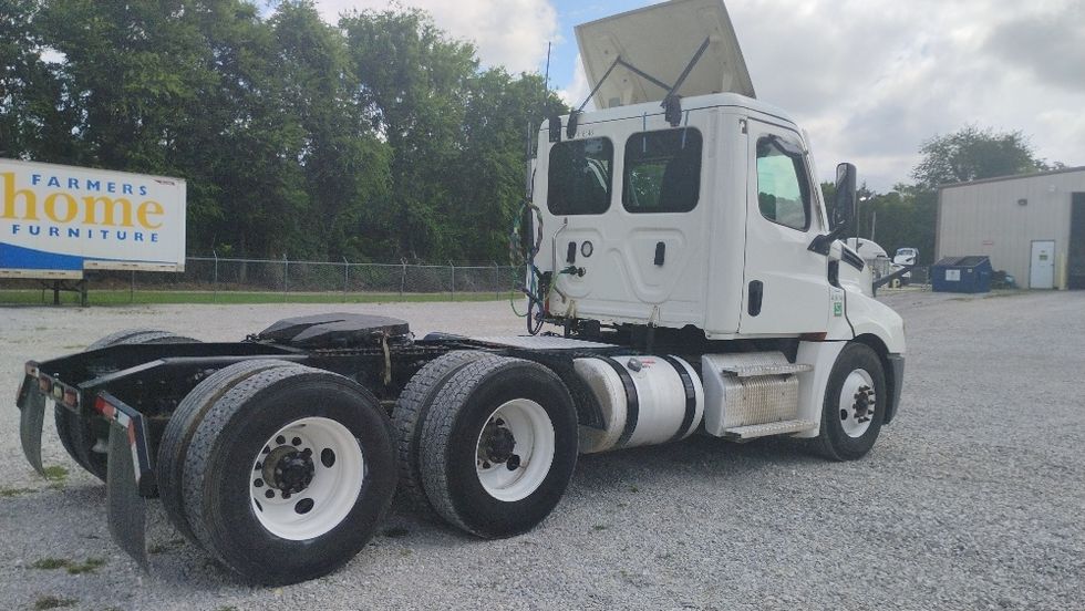 Day Cab Tractor-Heavy Duty Tractors-Freightliner-2022-T12664ST-Tuscumbia-AL-451,002\n\t\tmiles-$ 60,250 - Image 7