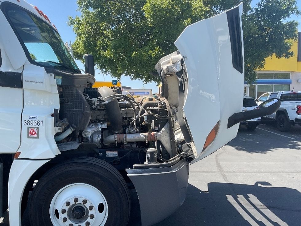 Day Cab Tractor-Heavy Duty Tractors-Freightliner-2022-T12664ST-West Sacramento-CA-259,136\n\t\tmiles-$ 87,000 - Image 15