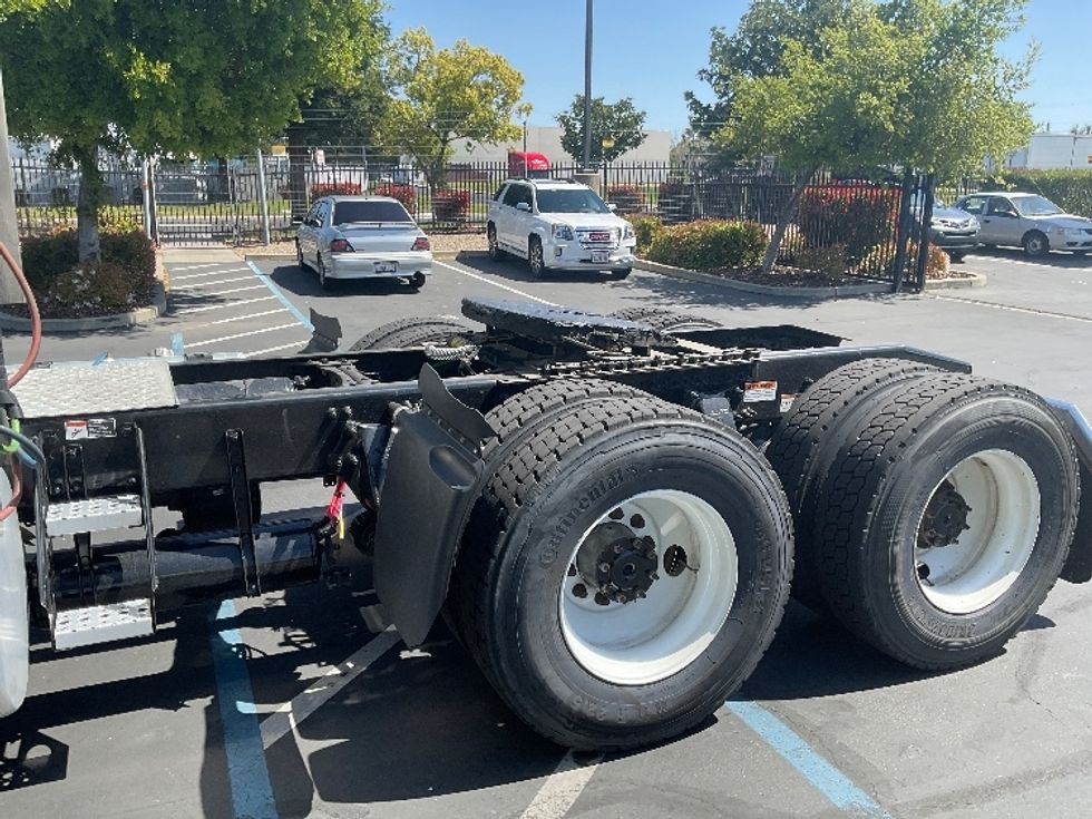 Day Cab Tractor-Heavy Duty Tractors-Freightliner-2022-T12664ST-West Sacramento-CA-259,136\n\t\tmiles-$ 87,000 - Image 17