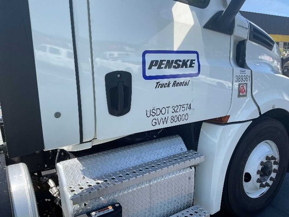 Day Cab Tractor-Heavy Duty Tractors-Freightliner-2022-T12664ST-West Sacramento-CA-259,136\n\t\tmiles-$ 87,000 - Image 19