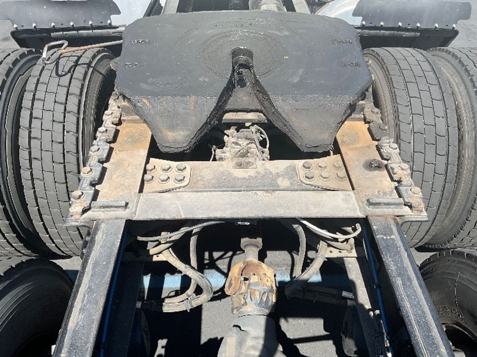 Day Cab Tractor-Heavy Duty Tractors-Freightliner-2022-T12664ST-West Sacramento-CA-259,136\n\t\tmiles-$ 87,000 - Image 6