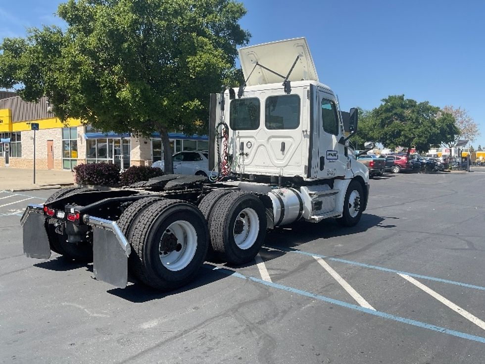Day Cab Tractor-Heavy Duty Tractors-Freightliner-2022-T12664ST-West Sacramento-CA-259,136\n\t\tmiles-$ 87,000 - Image 7