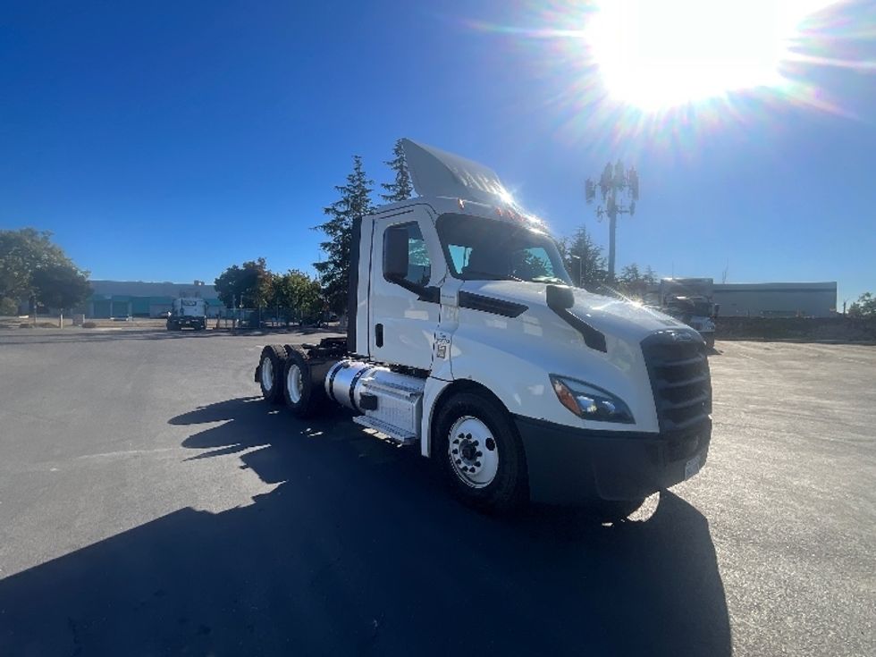 Day Cab Tractor-Heavy Duty Tractors-Freightliner-2022-T12664ST-West Sacramento-CA-314,493\n\t\tmiles-$ 74,250 - Image 1