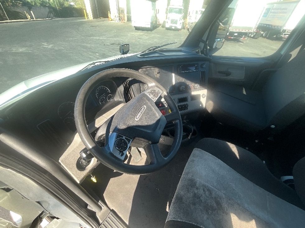 Day Cab Tractor-Heavy Duty Tractors-Freightliner-2022-T12664ST-West Sacramento-CA-314,493\n\t\tmiles-$ 74,250 - Image 10