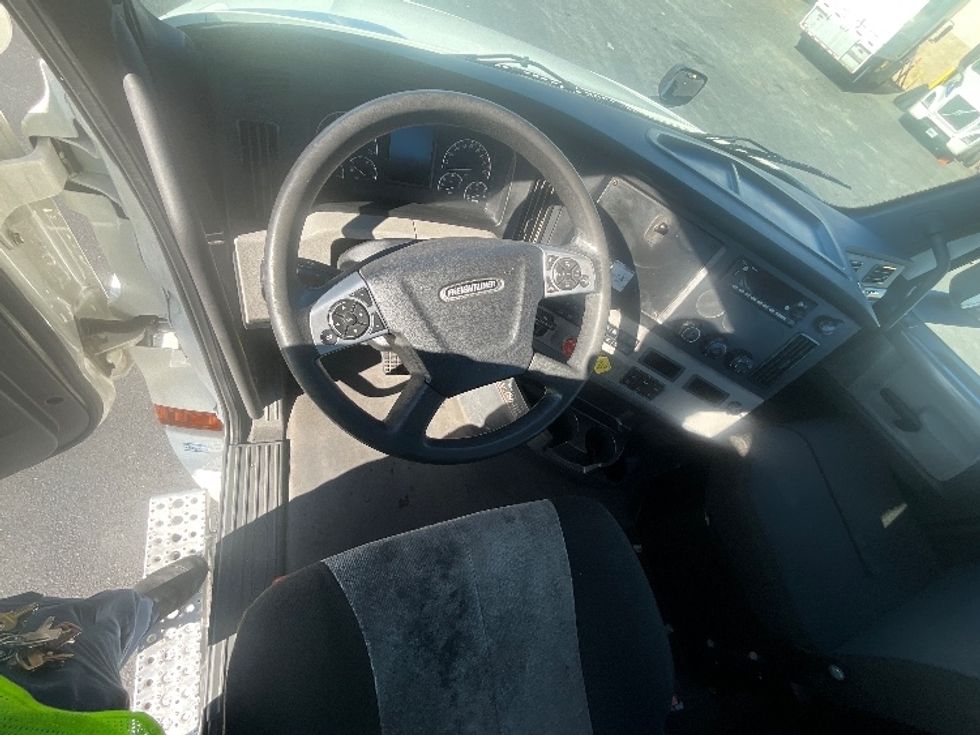 Day Cab Tractor-Heavy Duty Tractors-Freightliner-2022-T12664ST-West Sacramento-CA-314,493\n\t\tmiles-$ 74,250 - Image 11