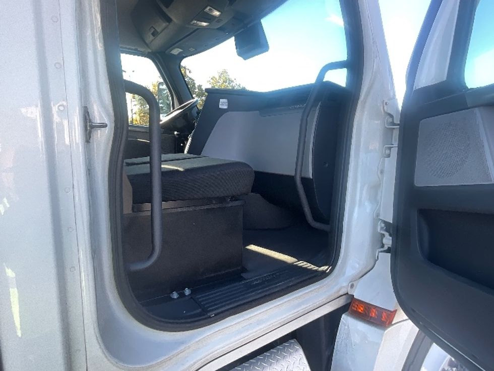 Day Cab Tractor-Heavy Duty Tractors-Freightliner-2022-T12664ST-West Sacramento-CA-314,493\n\t\tmiles-$ 74,250 - Image 12
