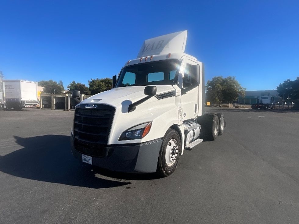 Day Cab Tractor-Heavy Duty Tractors-Freightliner-2022-T12664ST-West Sacramento-CA-314,493\n\t\tmiles-$ 74,250 - Image 3