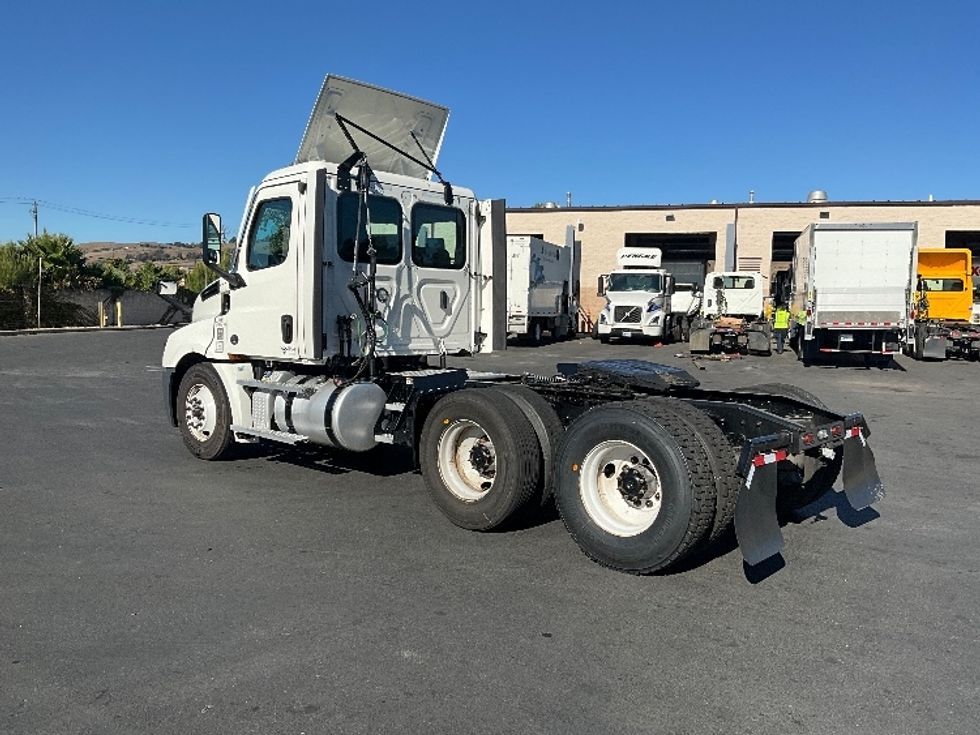Day Cab Tractor-Heavy Duty Tractors-Freightliner-2022-T12664ST-West Sacramento-CA-314,493\n\t\tmiles-$ 74,250 - Image 5