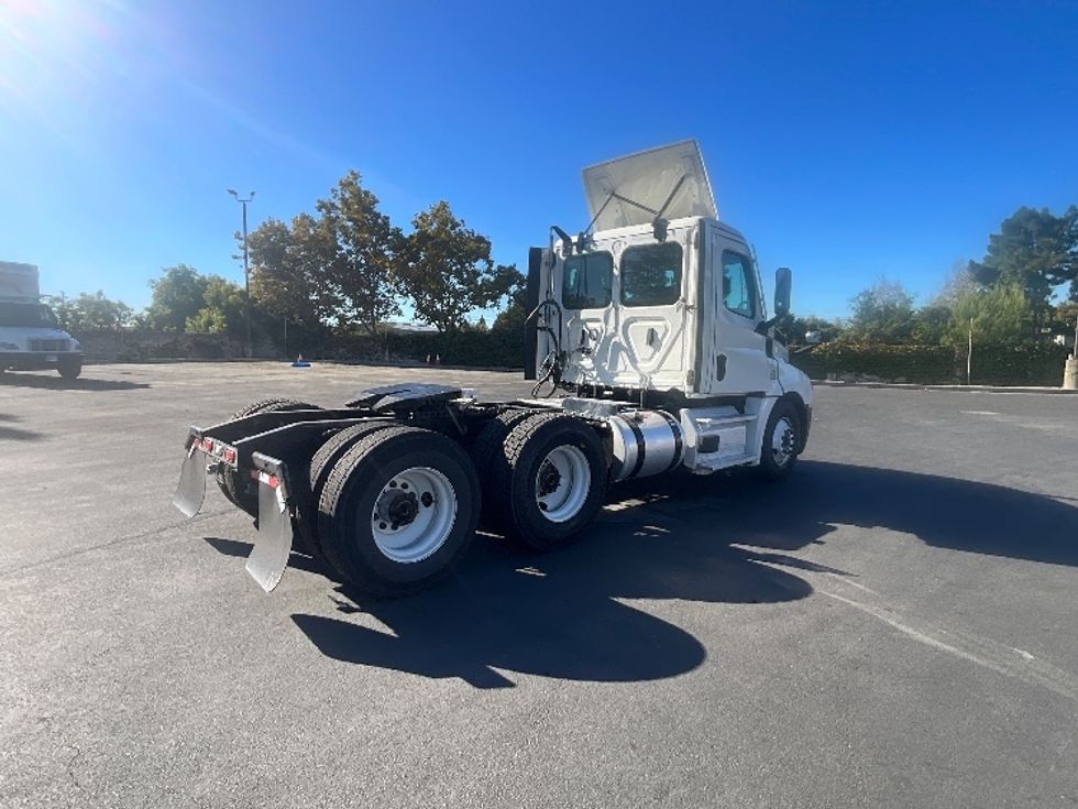 Day Cab Tractor-Heavy Duty Tractors-Freightliner-2022-T12664ST-West Sacramento-CA-314,493\n\t\tmiles-$ 74,250 - Image 7