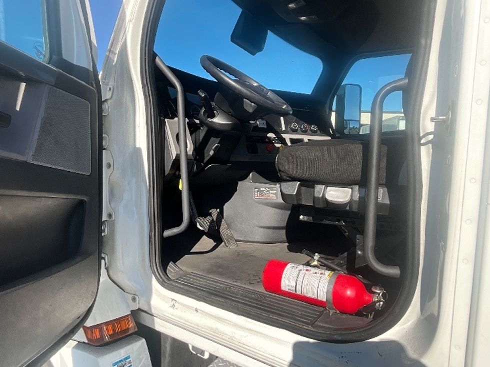 Day Cab Tractor-Heavy Duty Tractors-Freightliner-2022-T12664ST-West Sacramento-CA-314,493\n\t\tmiles-$ 74,250 - Image 9