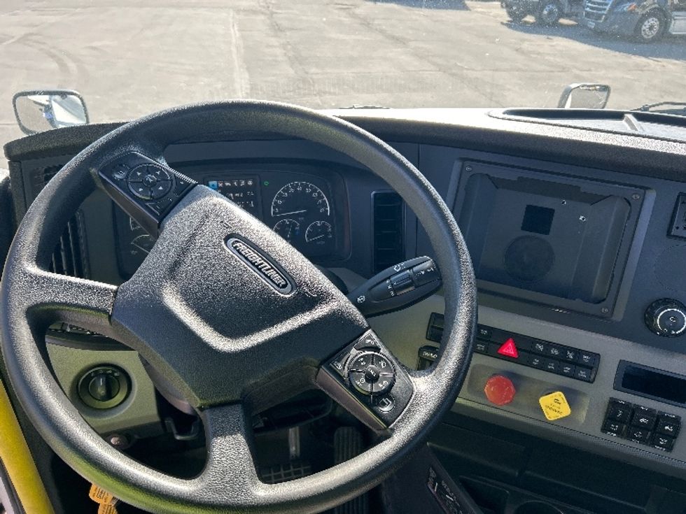 Day Cab Tractor-Heavy Duty Tractors-Freightliner-2022-T12664ST-Wilkes Barre-PA-626,166\n\t\tmiles-$ 33,500 - Image 11