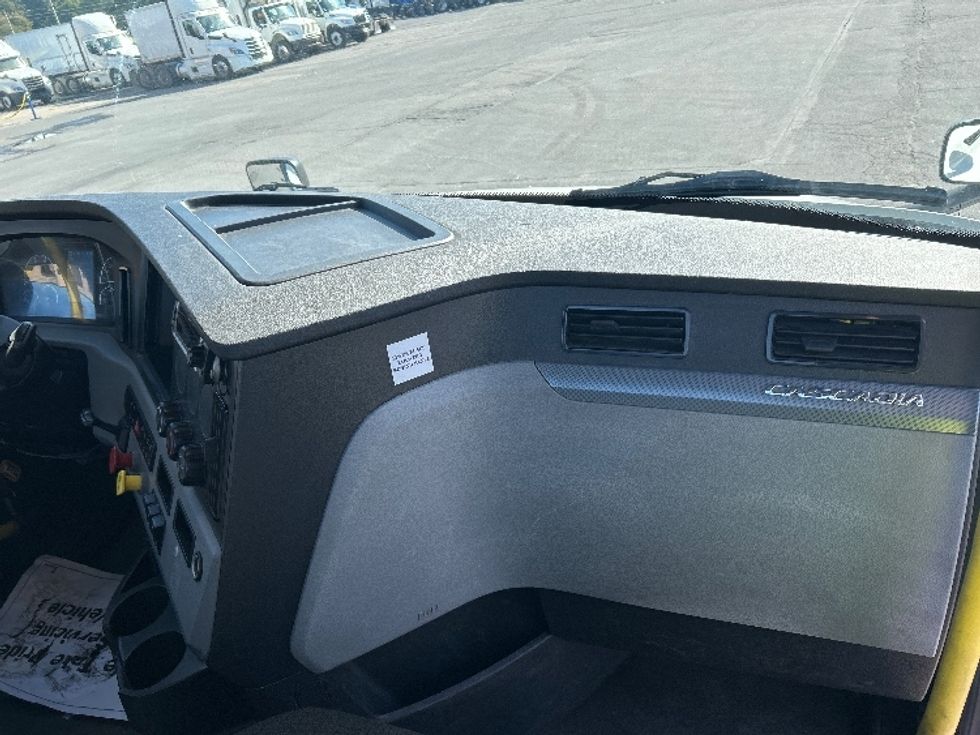 Day Cab Tractor-Heavy Duty Tractors-Freightliner-2022-T12664ST-Wilkes Barre-PA-626,166\n\t\tmiles-$ 33,500 - Image 13