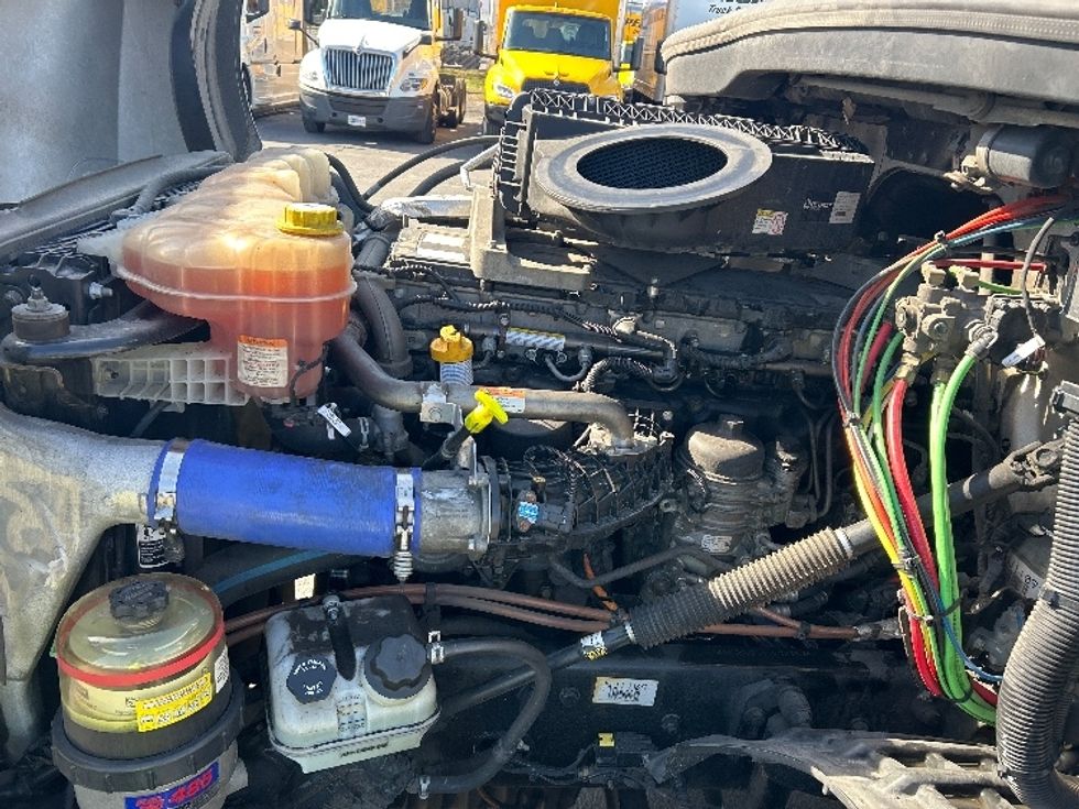 Day Cab Tractor-Heavy Duty Tractors-Freightliner-2022-T12664ST-Wilkes Barre-PA-626,166\n\t\tmiles-$ 33,500 - Image 16