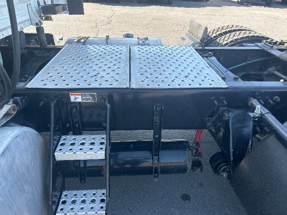 Day Cab Tractor-Heavy Duty Tractors-Freightliner-2022-T12664ST-Wilkes Barre-PA-626,166\n\t\tmiles-$ 33,500 - Image 17