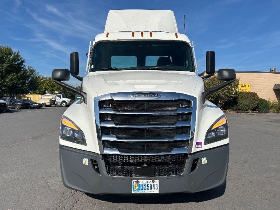 Day Cab Tractor-Heavy Duty Tractors-Freightliner-2022-T12664ST-Wilkes Barre-PA-626,166\n\t\tmiles-$ 33,500 - Image 2