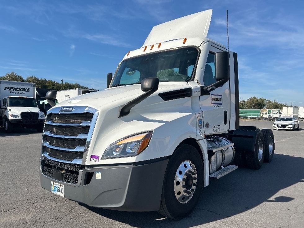 Day Cab Tractor-Heavy Duty Tractors-Freightliner-2022-T12664ST-Wilkes Barre-PA-626,166\n\t\tmiles-$ 33,500 - Image 3