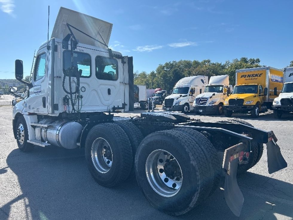 Day Cab Tractor-Heavy Duty Tractors-Freightliner-2022-T12664ST-Wilkes Barre-PA-626,166\n\t\tmiles-$ 33,500 - Image 5