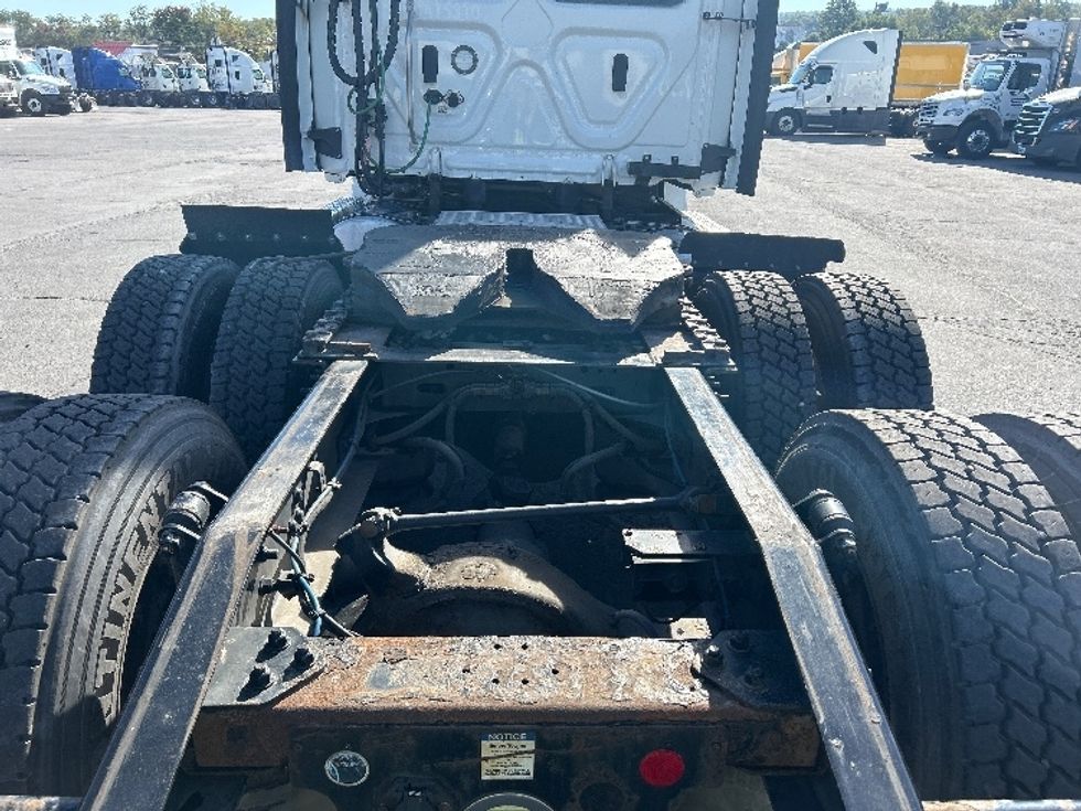 Day Cab Tractor-Heavy Duty Tractors-Freightliner-2022-T12664ST-Wilkes Barre-PA-626,166\n\t\tmiles-$ 33,500 - Image 6