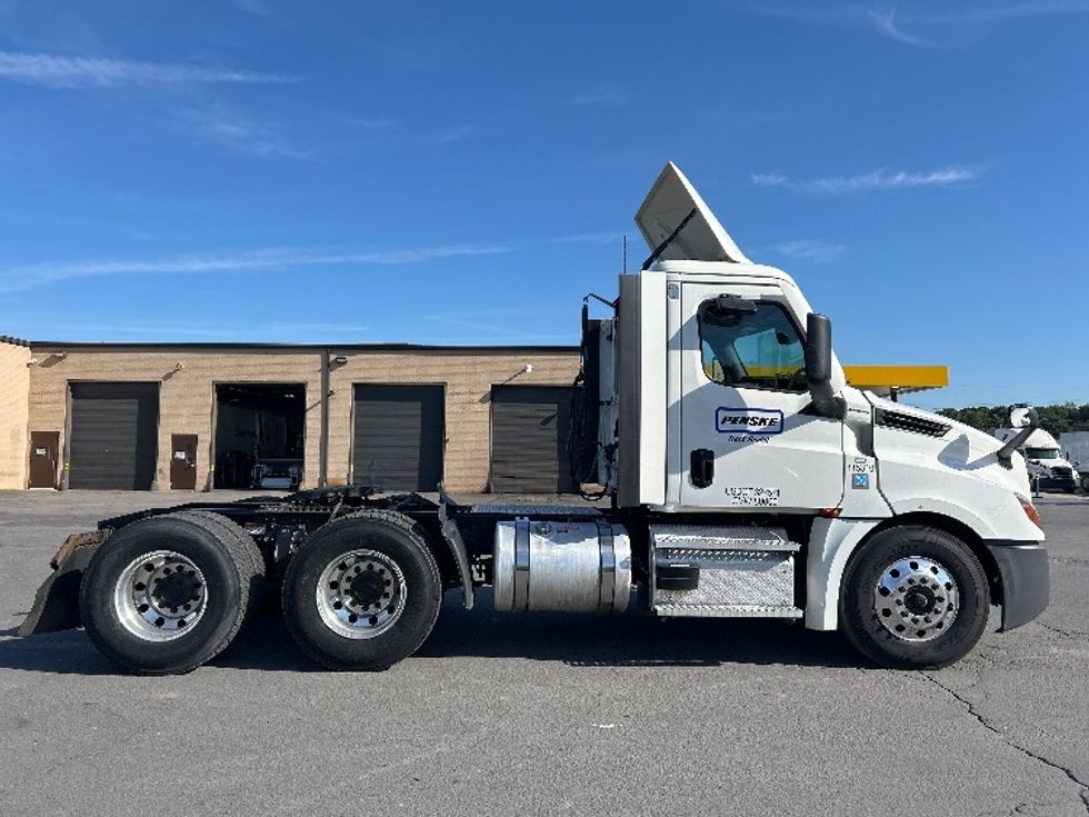 Day Cab Tractor-Heavy Duty Tractors-Freightliner-2022-T12664ST-Wilkes Barre-PA-626,166\n\t\tmiles-$ 33,500 - Image 8