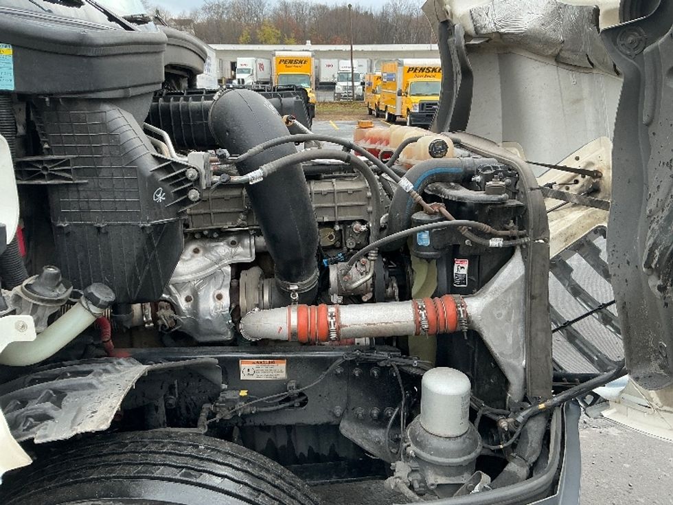 Day Cab Tractor-Heavy Duty Tractors-Freightliner-2022-T12664ST-Wilkes Barre-PA-721,609\n\t\tmiles-$ 33,000 - Image 15