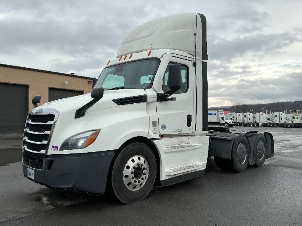 Day Cab Tractor-Heavy Duty Tractors-Freightliner-2022-T12664ST-Wilkes Barre-PA-721,609\n\t\tmiles-$ 33,000 - Image 3