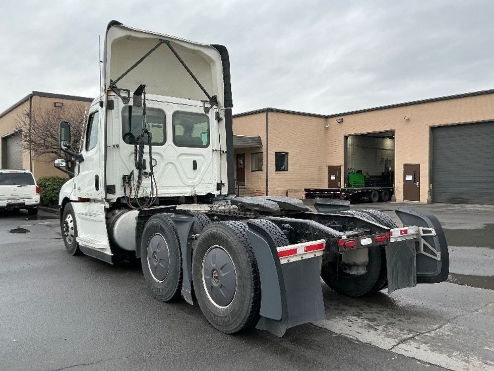 Day Cab Tractor-Heavy Duty Tractors-Freightliner-2022-T12664ST-Wilkes Barre-PA-721,609\n\t\tmiles-$ 33,000 - Image 5