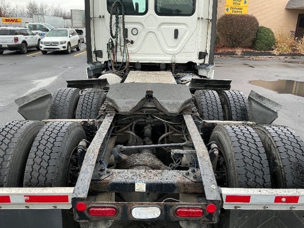 Day Cab Tractor-Heavy Duty Tractors-Freightliner-2022-T12664ST-Wilkes Barre-PA-721,609\n\t\tmiles-$ 33,000 - Image 6